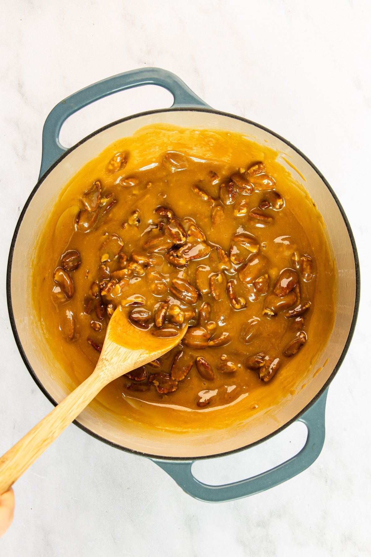 5-quart Dutch oven with vanilla and pecans combined with caramel
