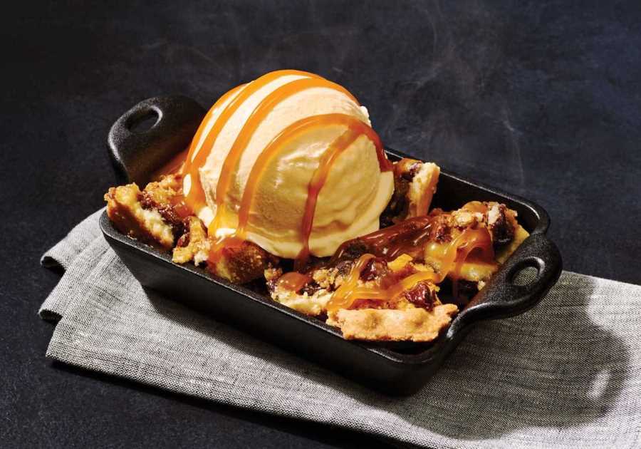 Treat Yourself to Applebee’s NEW Sizzlin’ Cookie Dough Pie and Cozy Comfort Favorites this Holiday Season