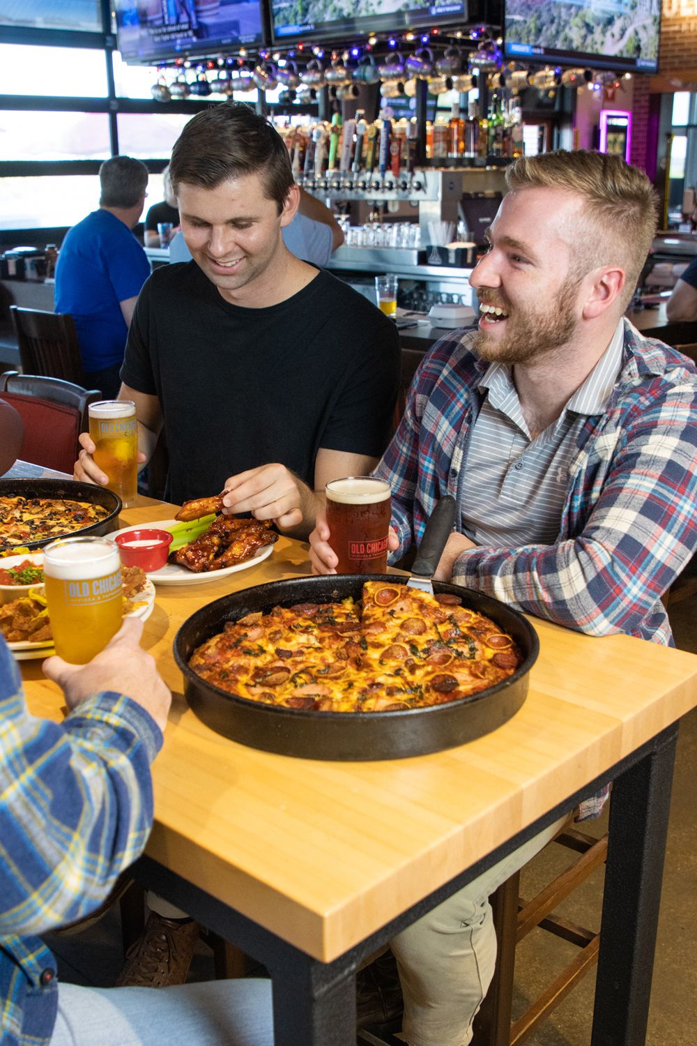 Old Chicago Pizza + Taproom Rolls Out the Dough For Hutchinson Grand Opening