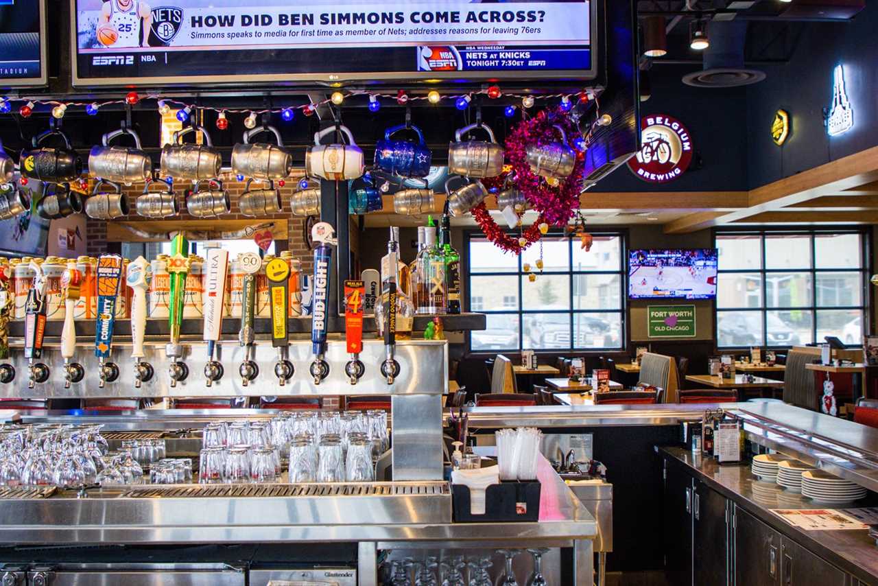 Old Chicago Pizza + Taproom Rolls Out the Dough For Hutchinson Grand Opening