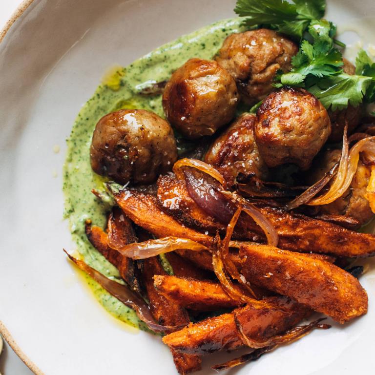 Mojo bowls with meatballs and sweet potatoes.