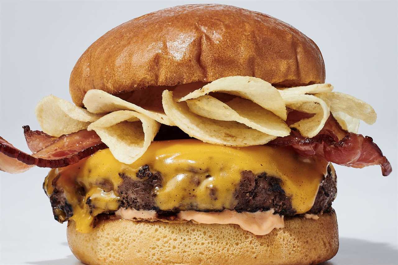 Bobby's Burgers By Bobby Flay Bacon Crunchburger Bobby's Burgers by Bobby Flay Set for Pacific Northwest Expansion