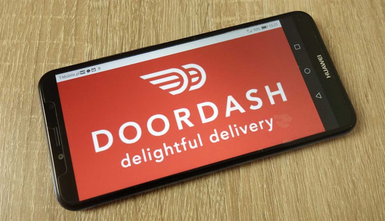 DoorDash driver charged with felony counts after spraying food