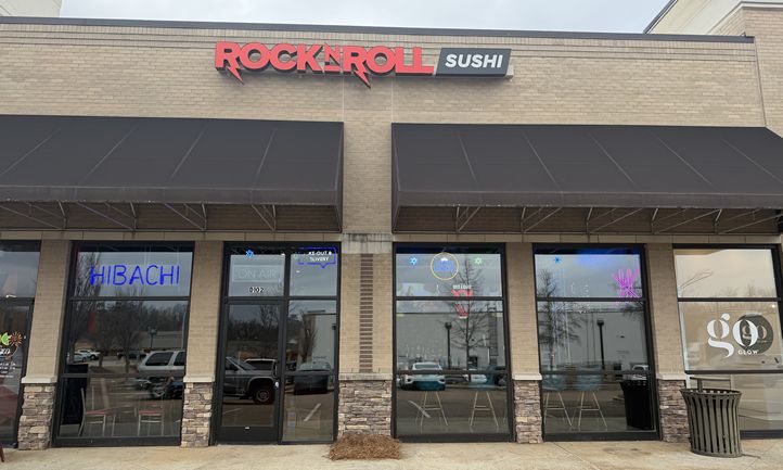 Mountain Mike's Pizza and 19 More Restaurant News Headliners of the Past Week