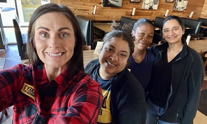 Smalls Sliders and 19 More Restaurant News Headliners of the Past Week