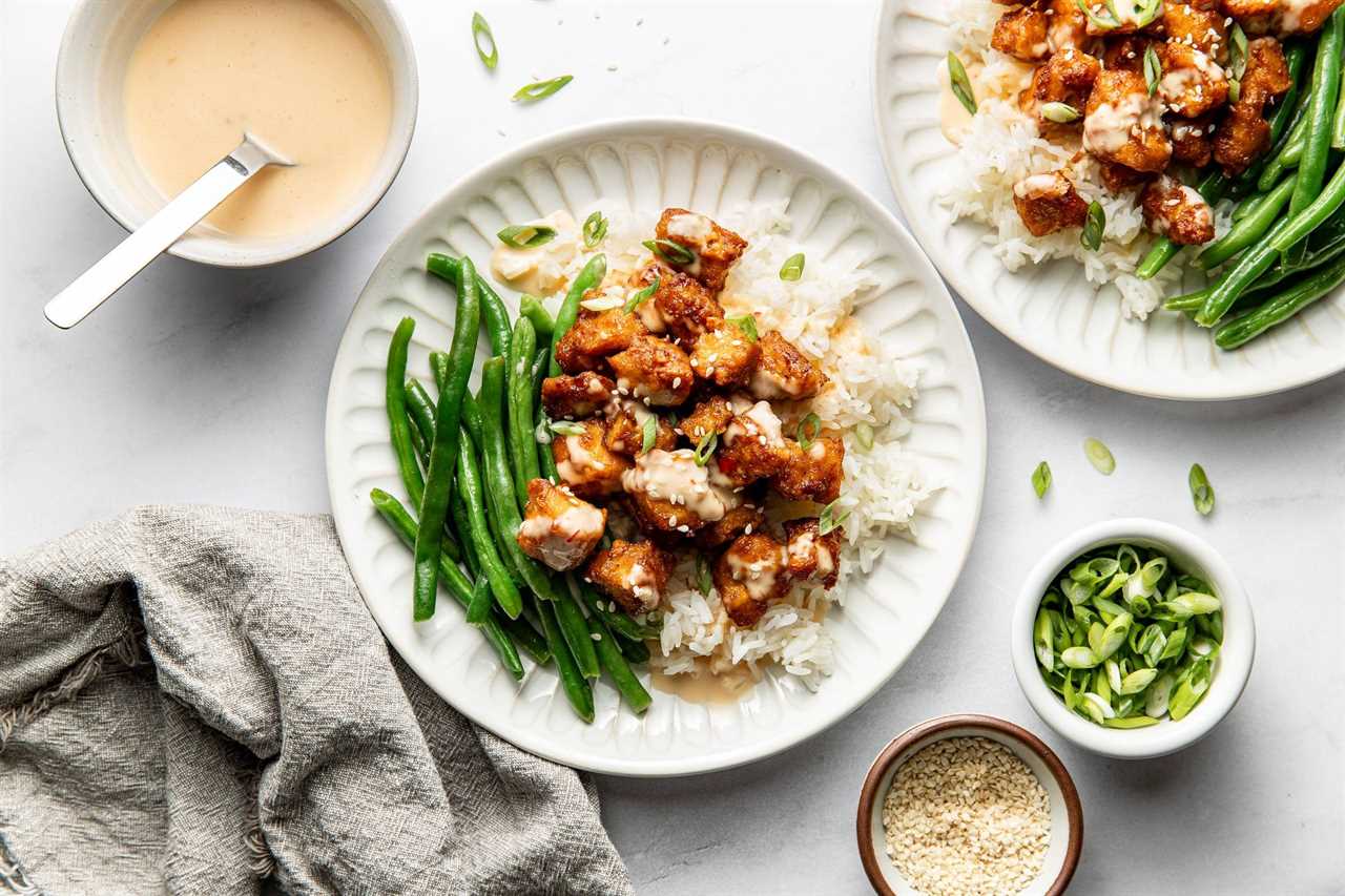 Bang bang tofu with rice and green beans.