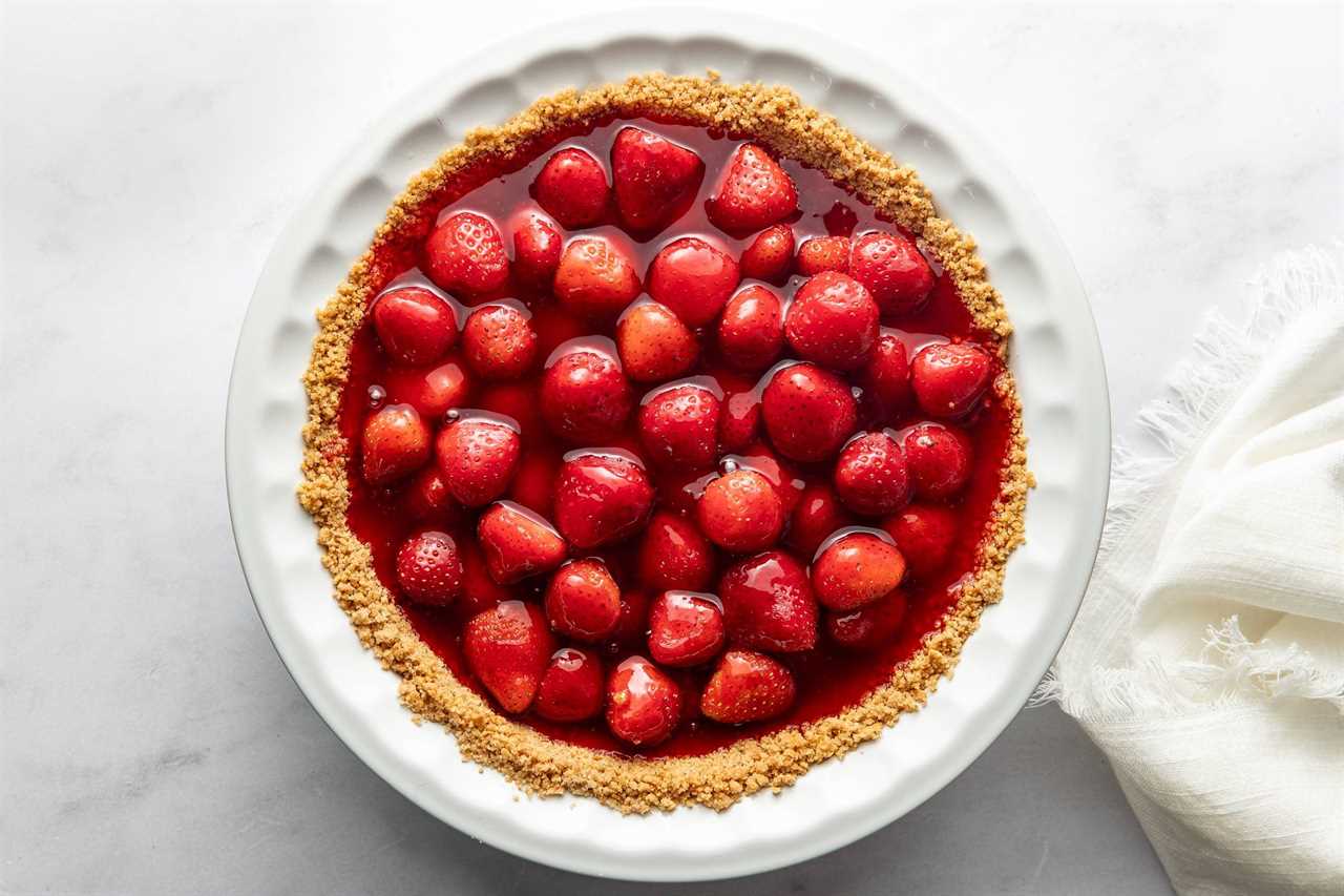 Strawberry pie before being set.