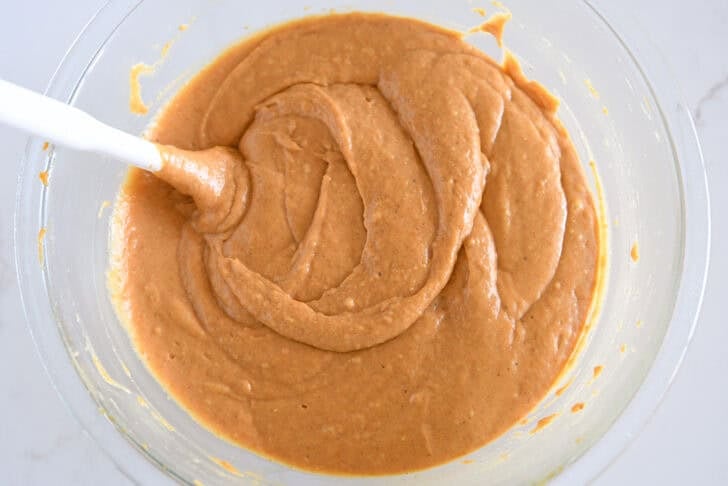 Glass bowl with pumpkin cake batter.