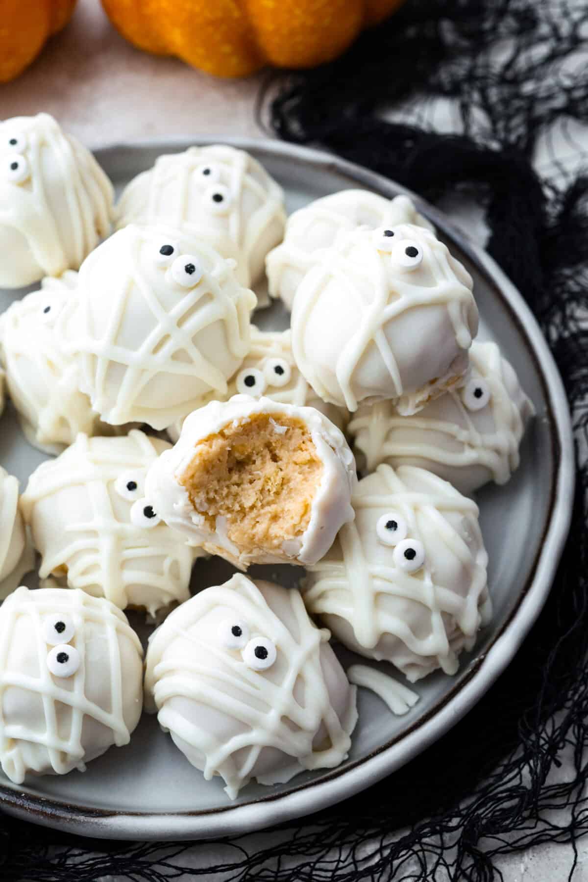 Mummy Oreo Balls
